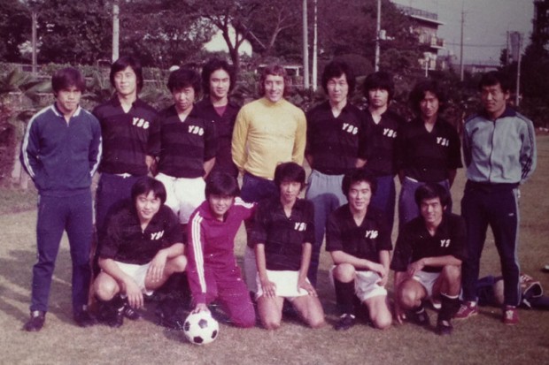 1974年当時の読売クラブ若手選手たち。前列左から2人めが李国秀